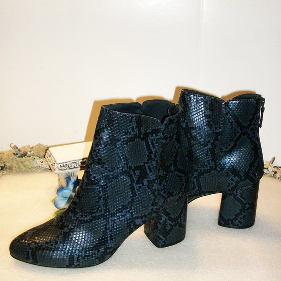 OLD NAVY Sz 10 NWOT Rear Zip Blue/Black Snakeskin Pattern Booties 3" Heel - Picture 9 of 15